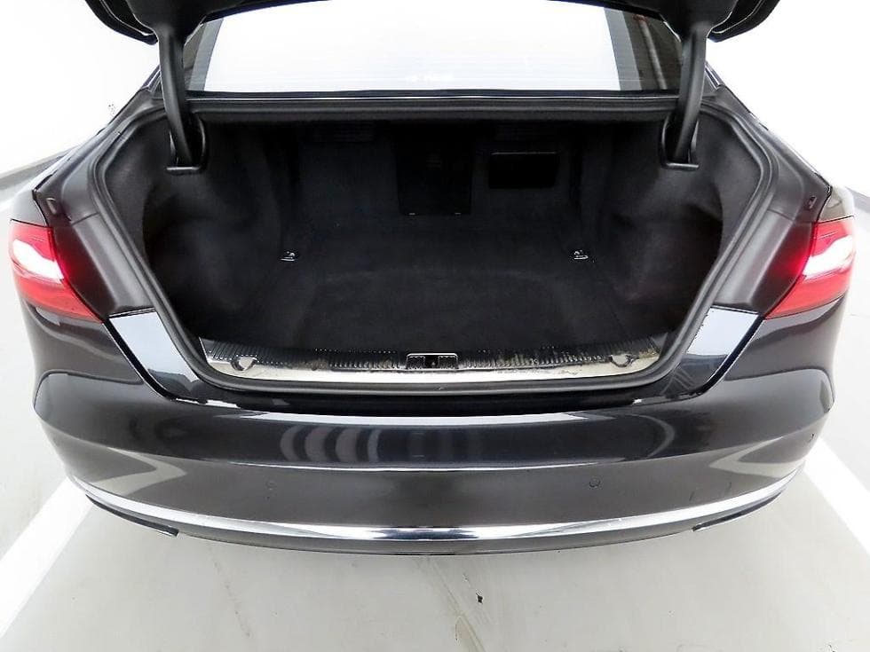 Audi NEW A860 TFSI Quattro LWB 4 seater 5-seater - 5