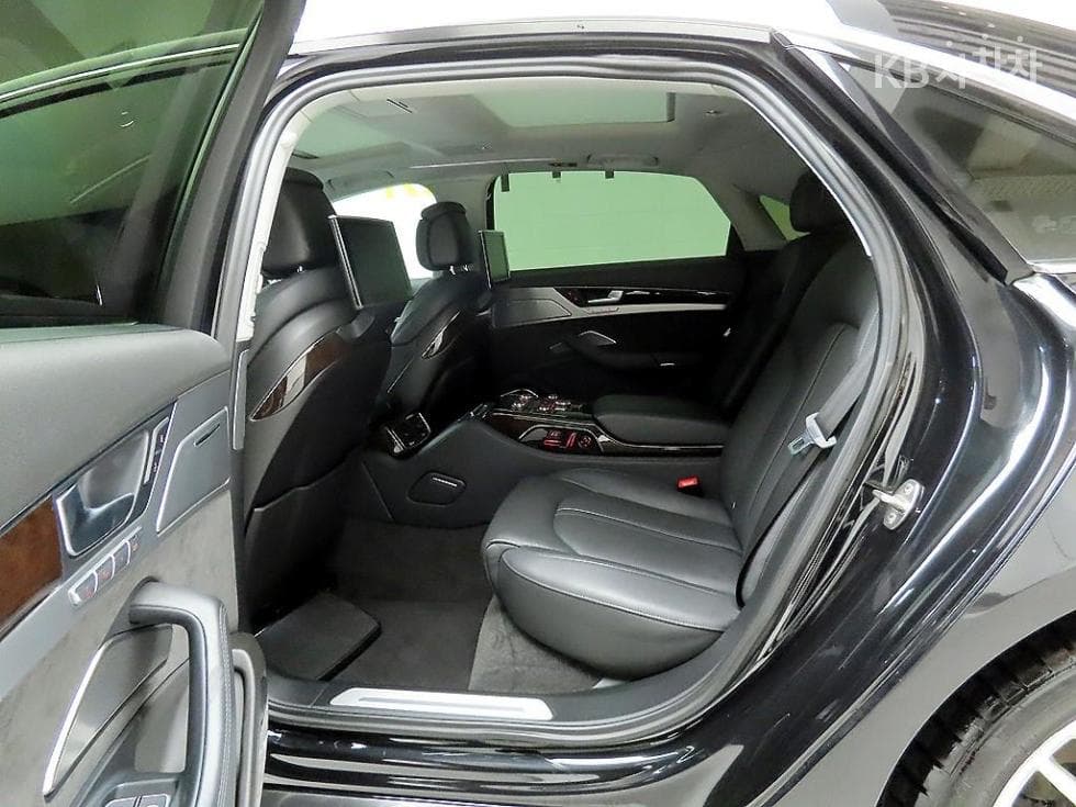 Audi NEW A860 TFSI Quattro LWB 4 seater 5-seater - 14
