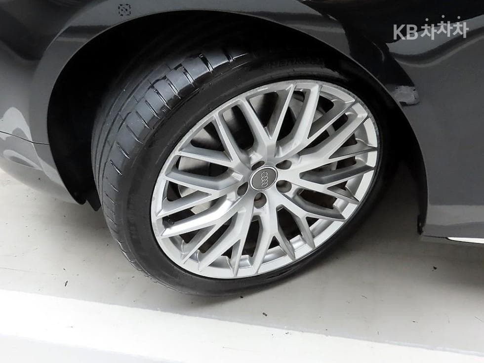 Audi NEW A860 TFSI Quattro LWB 4 seater 5-seater - 19