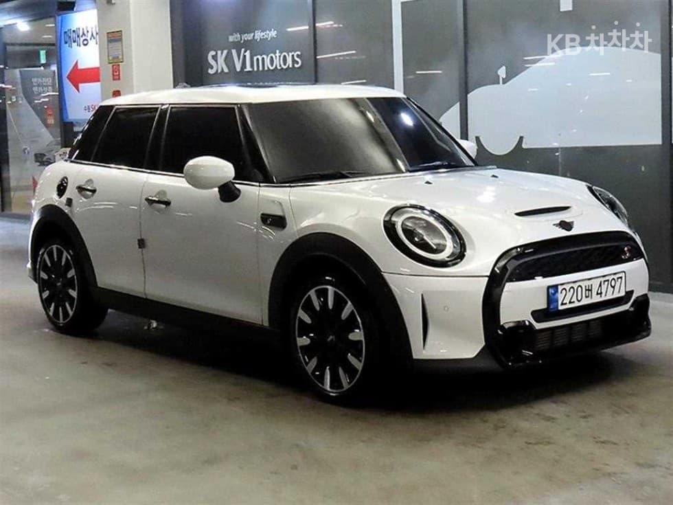 Mini Cooper 5-door S 2.0 Classic Standard - Image 1