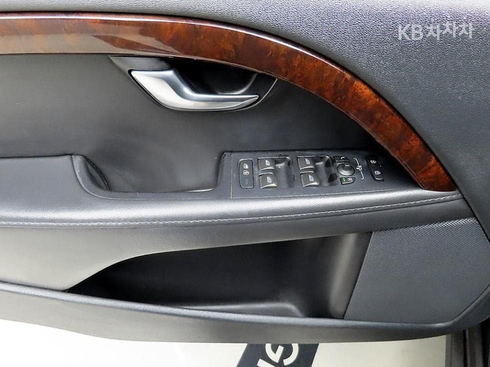 Volvo XC70D5(Дизел) 3-토 поколение - 11