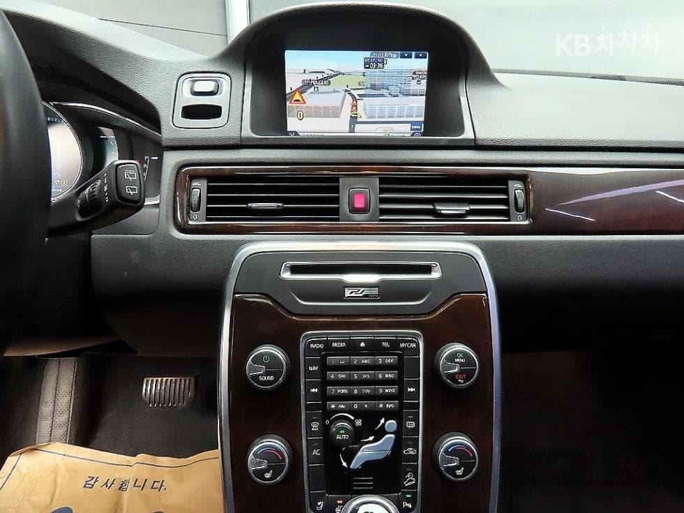 Volvo XC70D5(Дизел) 3-토 поколение - 13