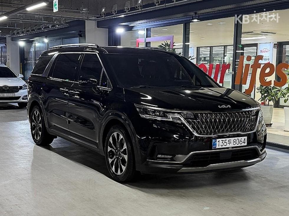 Kia Carnival 4th generation D2.2 9-seater Noblesse - Image 1