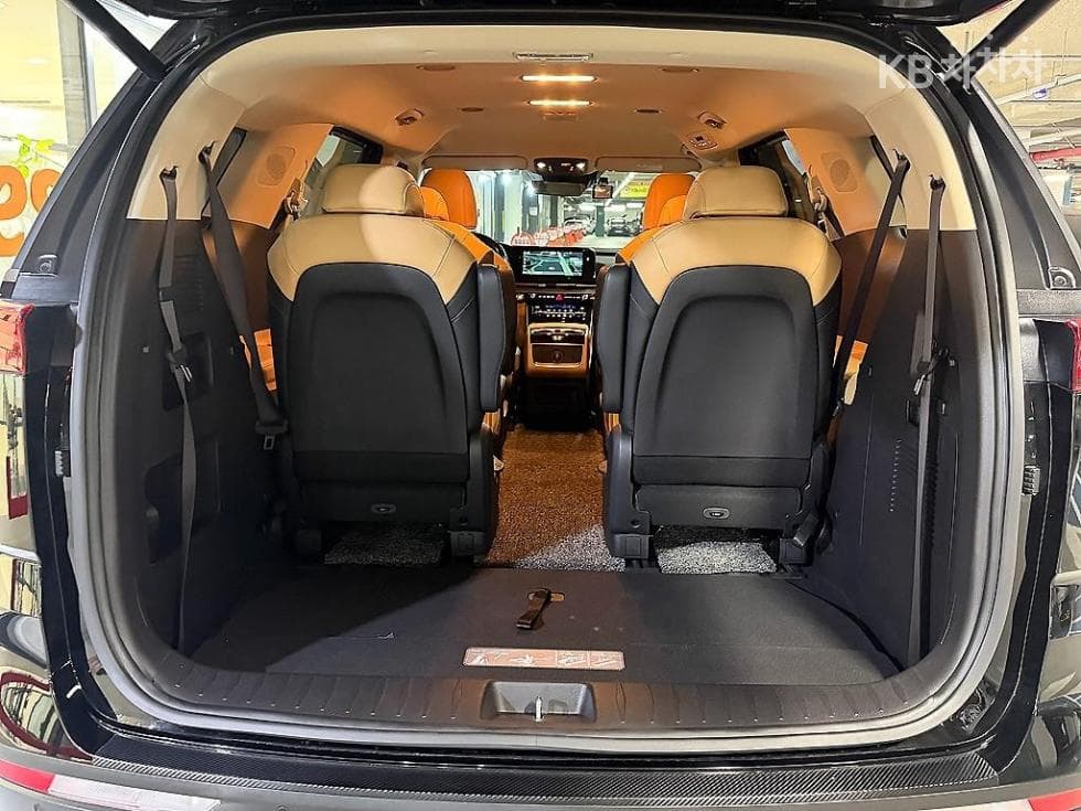 Kia Carnival 4th generationD2.2 9-seater Noblesse - 18