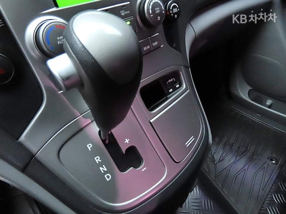 Хюндай Гранд Старекс12-местен Комби CVX Premium - 9