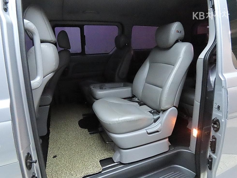 Хюндай Гранд Старекс12-местен Комби CVX Premium - 11