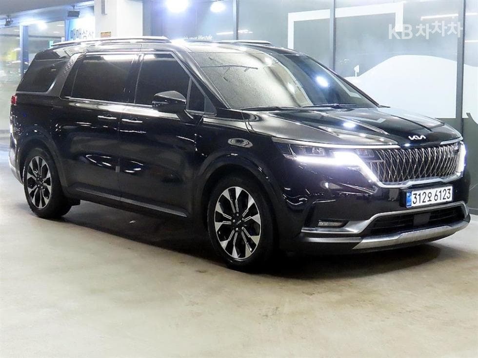 Kia Carnival 4th generation D2.2 9-seater Signature - Image 1