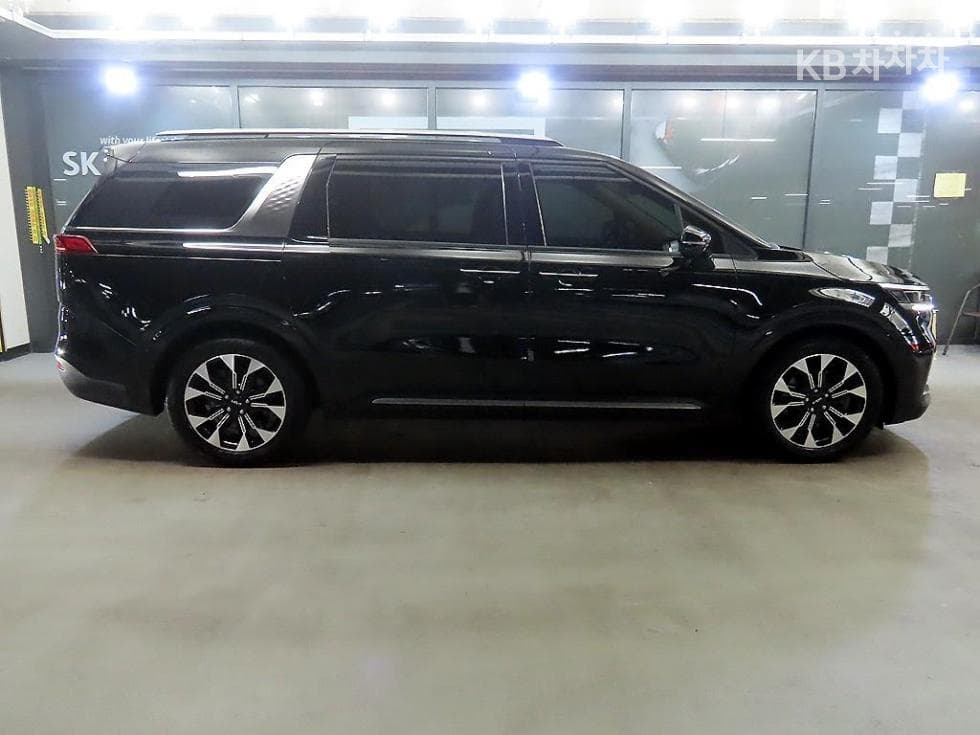 Kia Carnival 4th generationD2.2 9-seater Signature - 3