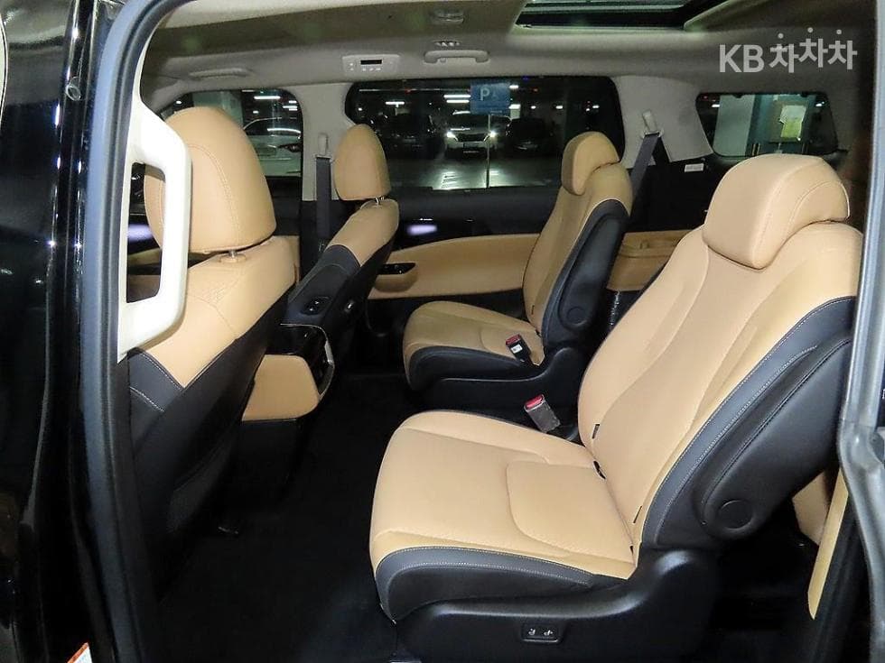 Kia Carnival 4th generationD2.2 9-seater Signature - 7