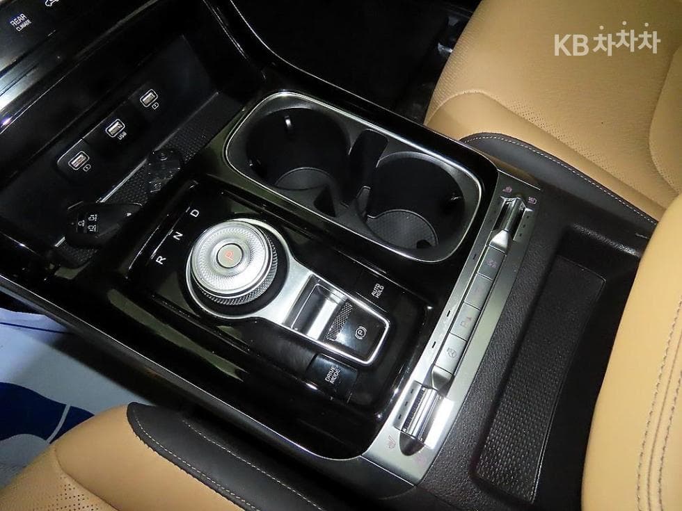 Kia Carnival 4th generationD2.2 9-seater Signature - 12