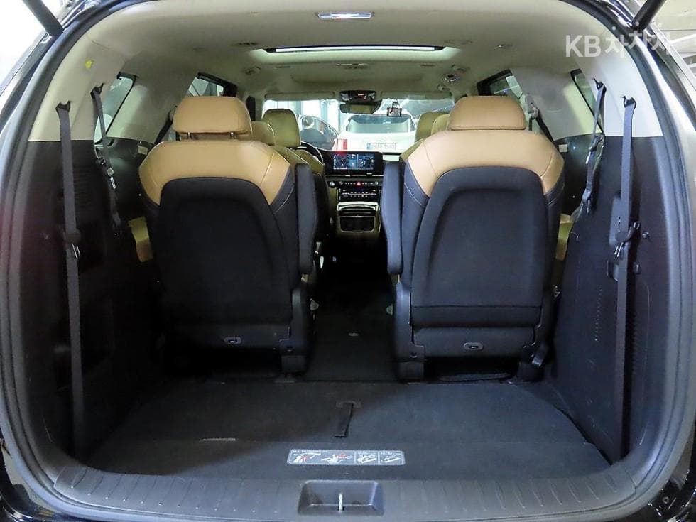 Kia Carnival 4th generationD2.2 9-seater Signature - 17