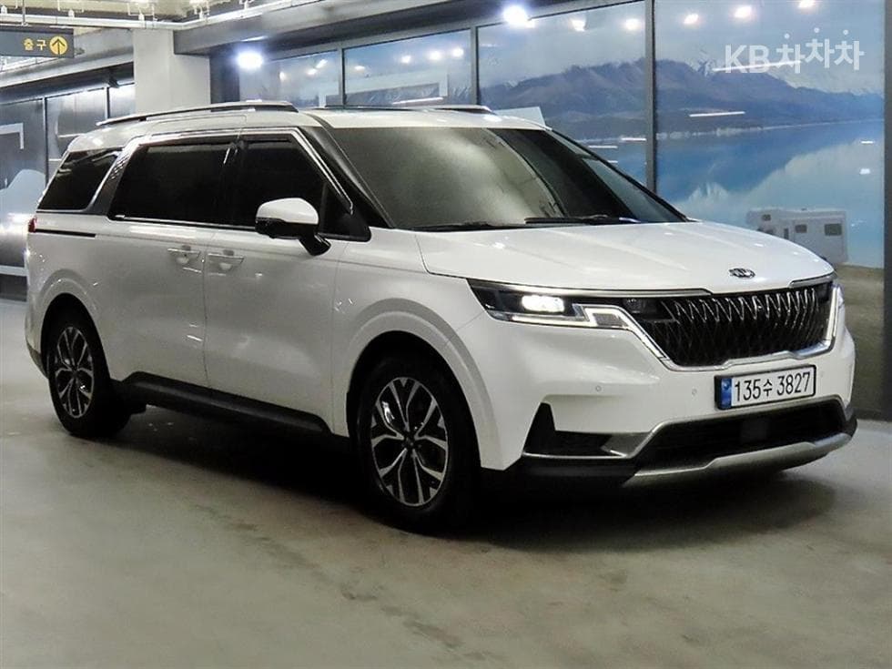 Kia Carnival 4th generation D2.2 9-seater Signature - Image 1