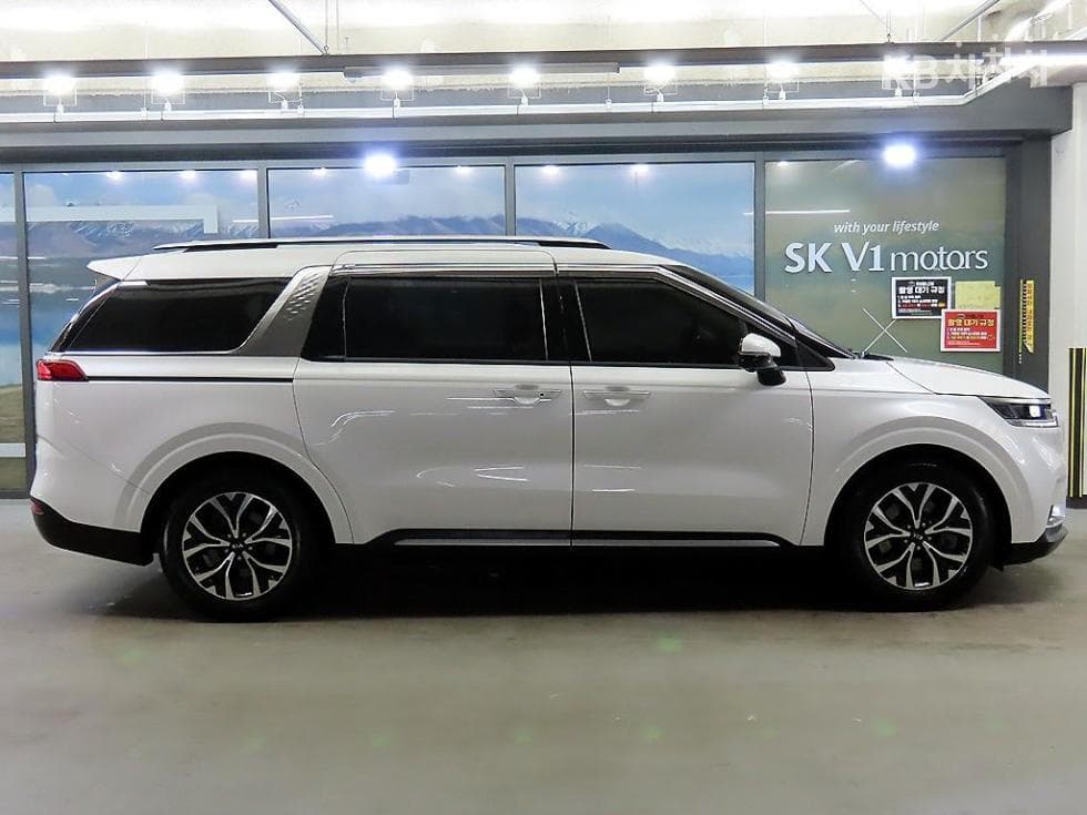 Kia Carnival 4th generationD2.2 9-seater Signature - 3