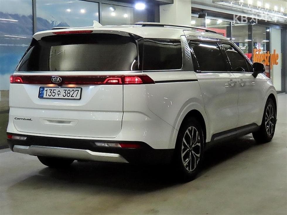 Kia Carnival 4th generationD2.2 9-seater Signature - 4