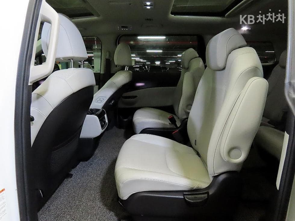 Kia Carnival 4th generationD2.2 9-seater Signature - 7