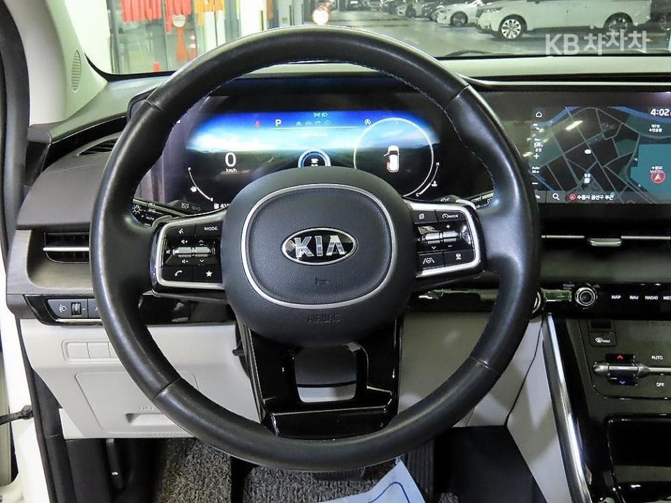 Kia Carnival 4th generationD2.2 9-seater Signature - 8