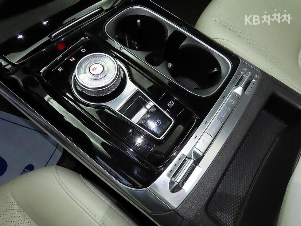 Kia Carnival 4th generationD2.2 9-seater Signature - 12