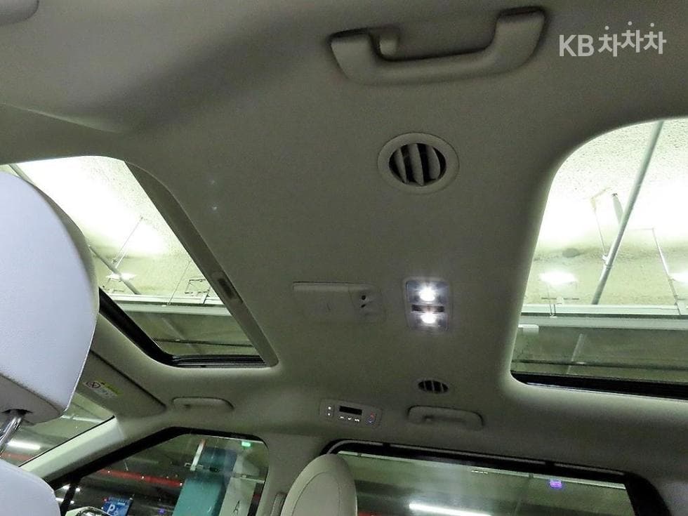 Kia Carnival 4th generationD2.2 9-seater Signature - 14
