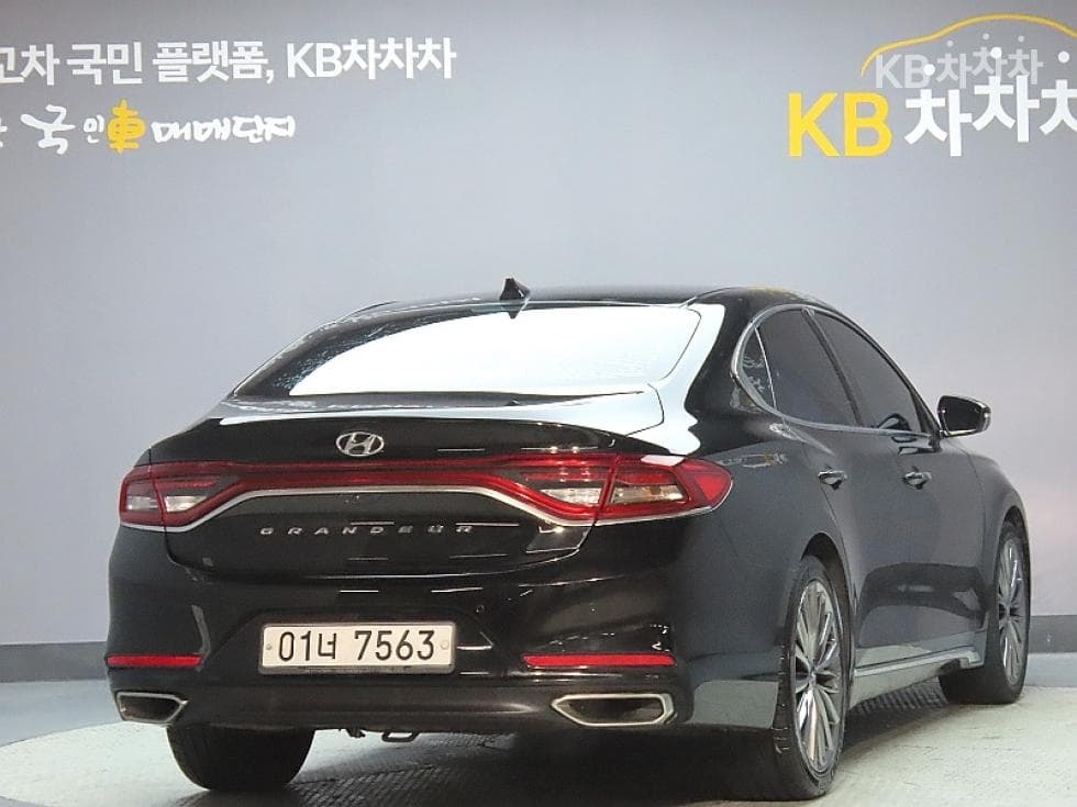 Hyundai Grandeur (Azera)IG2.4 Premium Special (special feature/edition) - 2