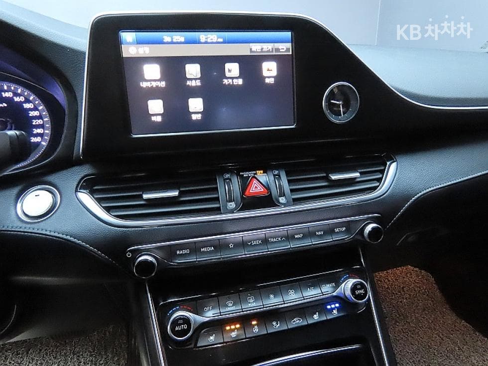 Hyundai Grandeur (Azera)IG2.4 Premium Special (special feature/edition) - 16