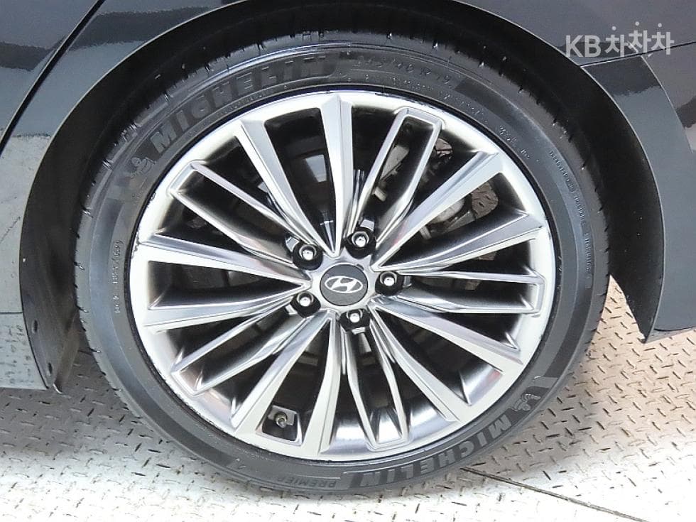 Hyundai Grandeur (Azera)IG2.4 Premium Special (special feature/edition) - 20