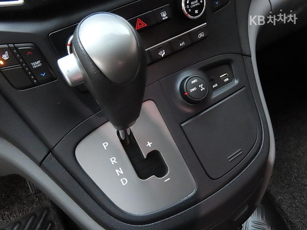 Hyundai The New (facelift) 그랜드 Star렉스웨건 11-seater 4WD Smart - 9