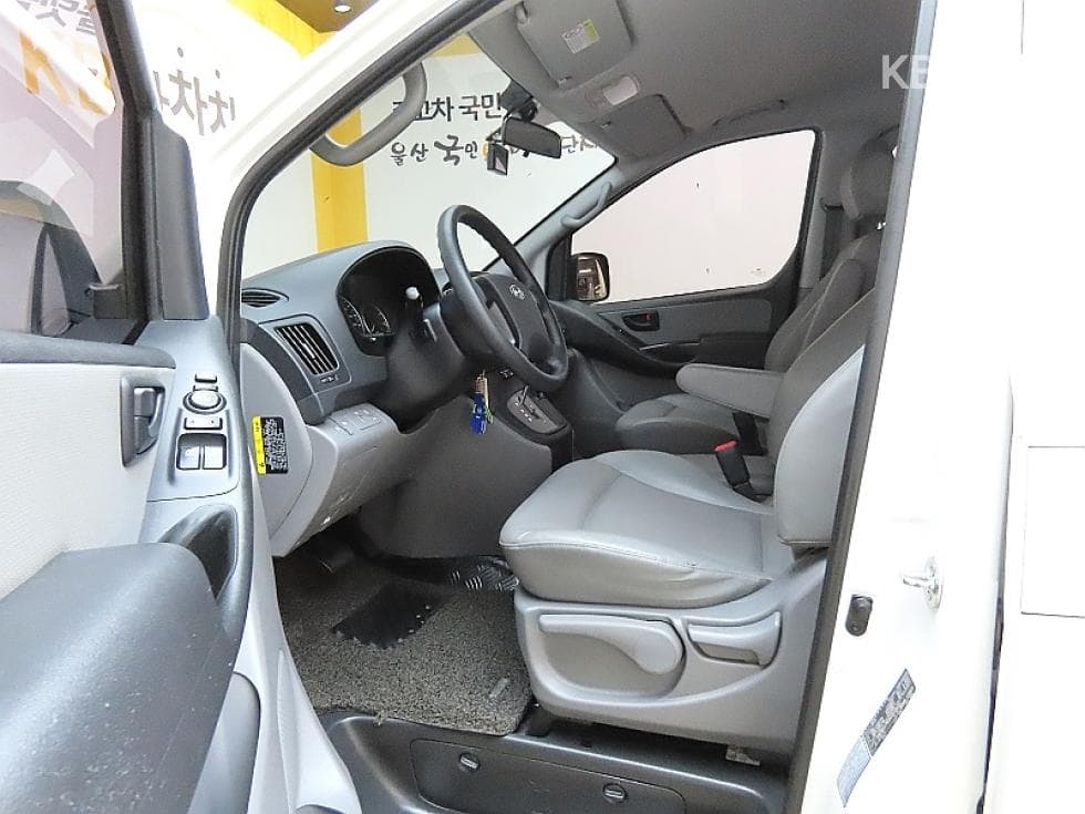 Hyundai The New (facelift) 그랜드 Star렉스웨건 11-seater 4WD Smart - 10