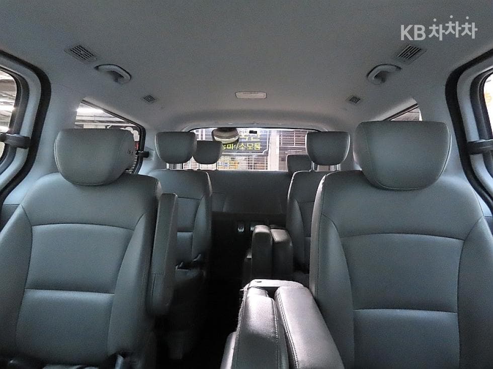 Hyundai The New (facelift) 그랜드 Star렉스웨건 11-seater 4WD Smart - 12