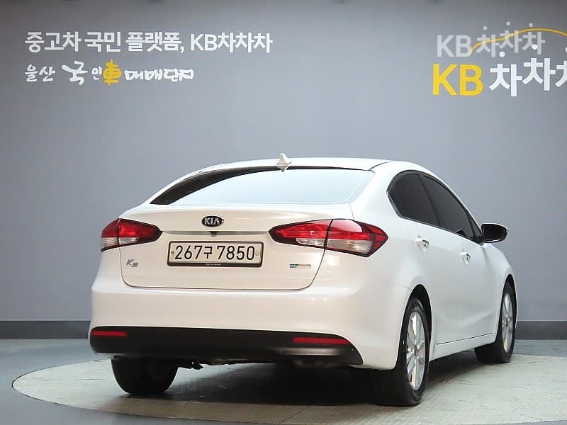 Киа The New (фейслифт) K3 Дизел1.6 Дизел Тренди Стандартен - 2
