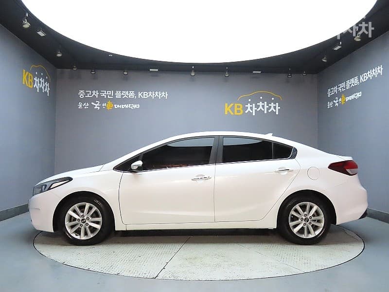 Киа The New (фейслифт) K3 Дизел1.6 Дизел Тренди Стандартен - 5