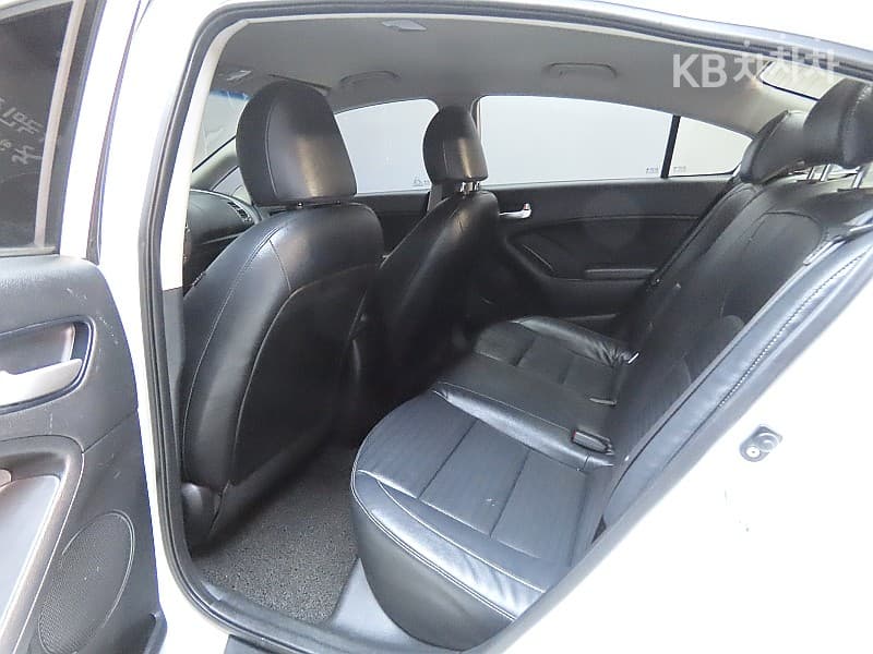 Киа The New (фейслифт) K3 Дизел1.6 Дизел Тренди Стандартен - 11