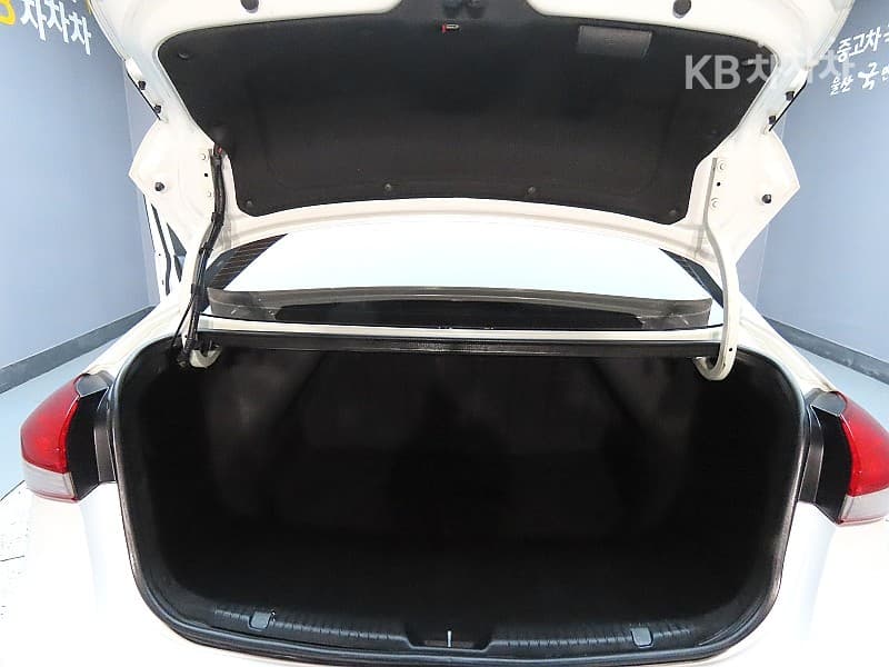 Киа The New (фейслифт) K3 Дизел1.6 Дизел Тренди Стандартен - 19