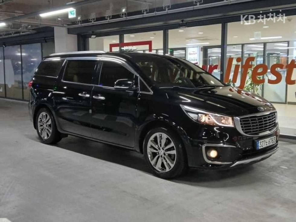Kia All New Carnival7-seater (Limousine) 2.2 Diesel Limousine VIP - 2
