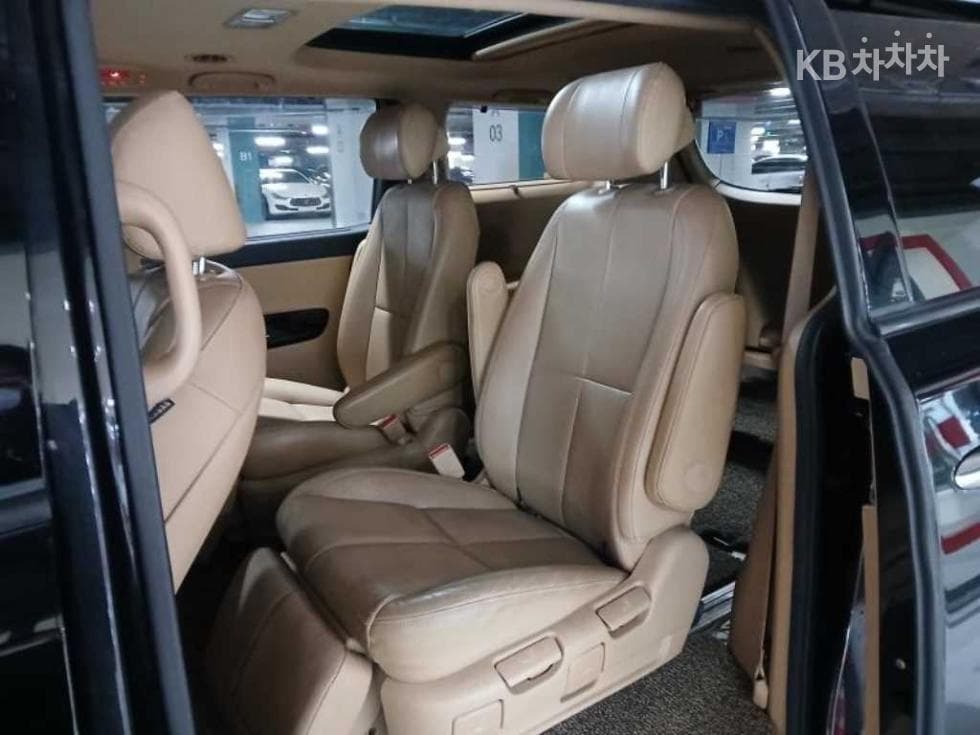 Kia All New Carnival7-seater (Limousine) 2.2 Diesel Limousine VIP - 7