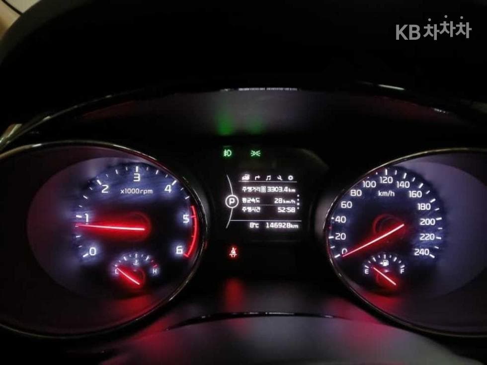 Kia All New Carnival7-seater (Limousine) 2.2 Diesel Limousine VIP - 9