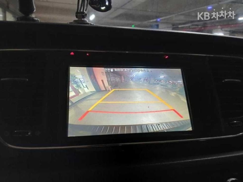 Kia All New Carnival7-seater (Limousine) 2.2 Diesel Limousine VIP - 16