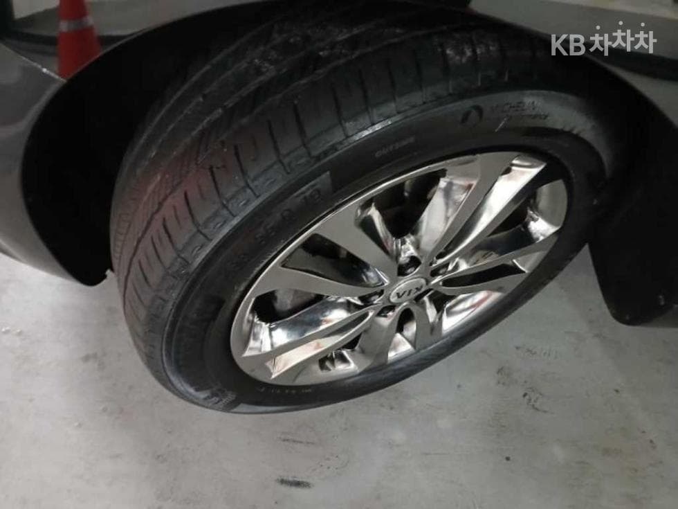 Kia All New Carnival7-seater (Limousine) 2.2 Diesel Limousine VIP - 20