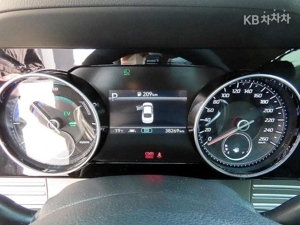 Hyundai The New (facelift) Grandeur (Azera) Hybrid2.4 Exclusive - 9