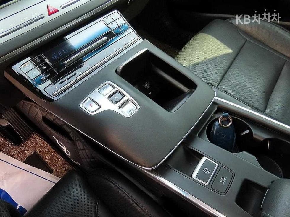 Hyundai The New (facelift) Grandeur (Azera) Hybrid2.4 Exclusive - 11