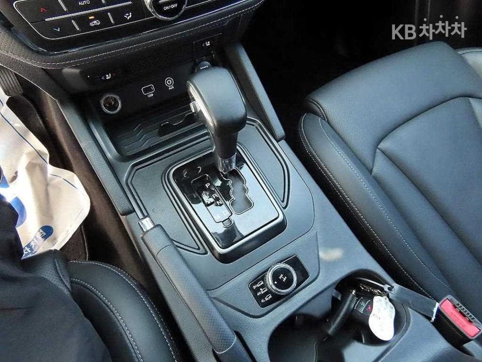 KG Mobility The New (facelift) Rexton 스포츠2.2 4WD Prestige - 10