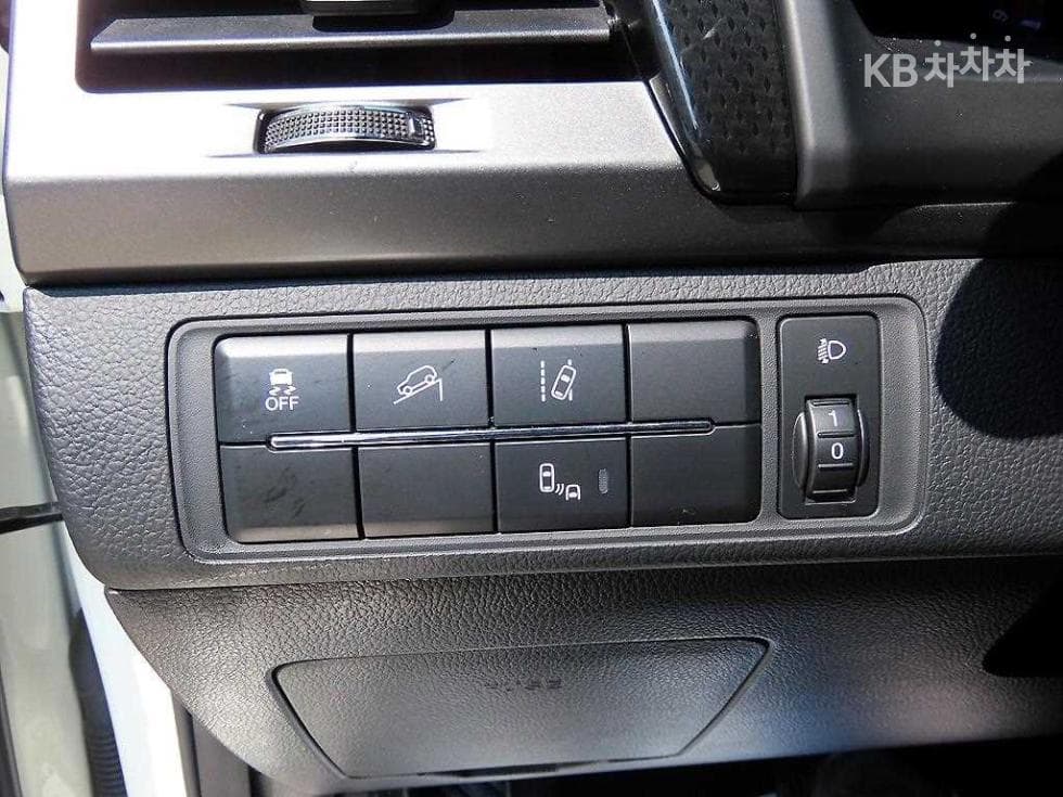 KG Mobility The New (facelift) Rexton 스포츠2.2 4WD Prestige - 12