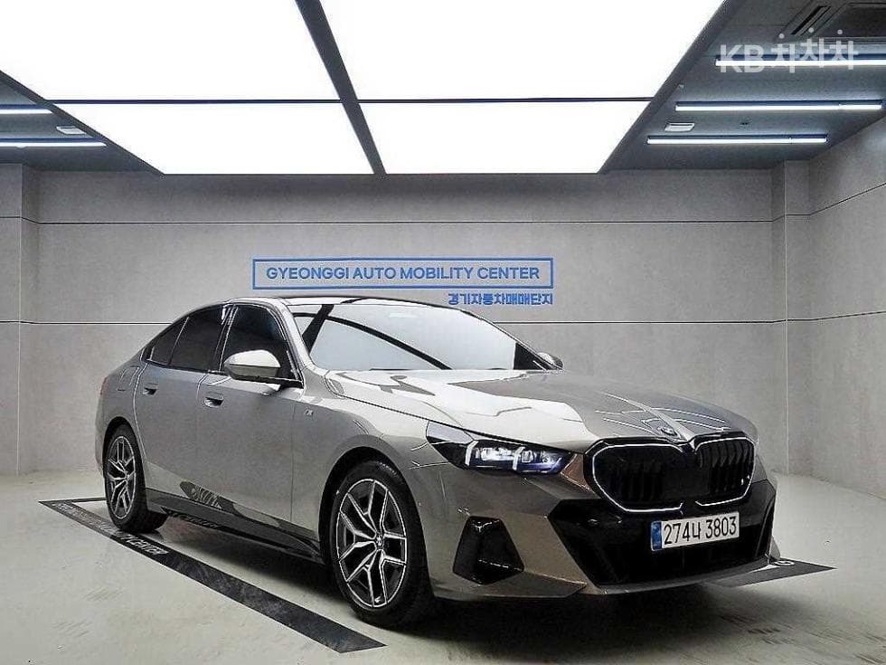 BMW Нов5 Серия(G60) 520i Стандартен - Image 1