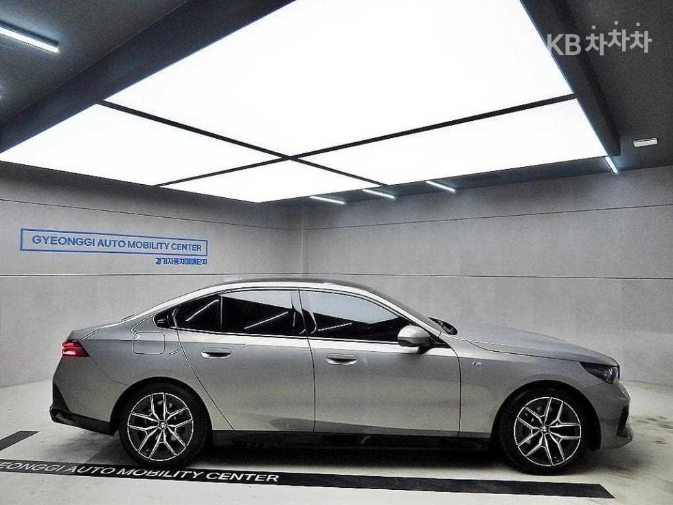 BMW Нов5 Серия(G60)520i Стандартен - 2