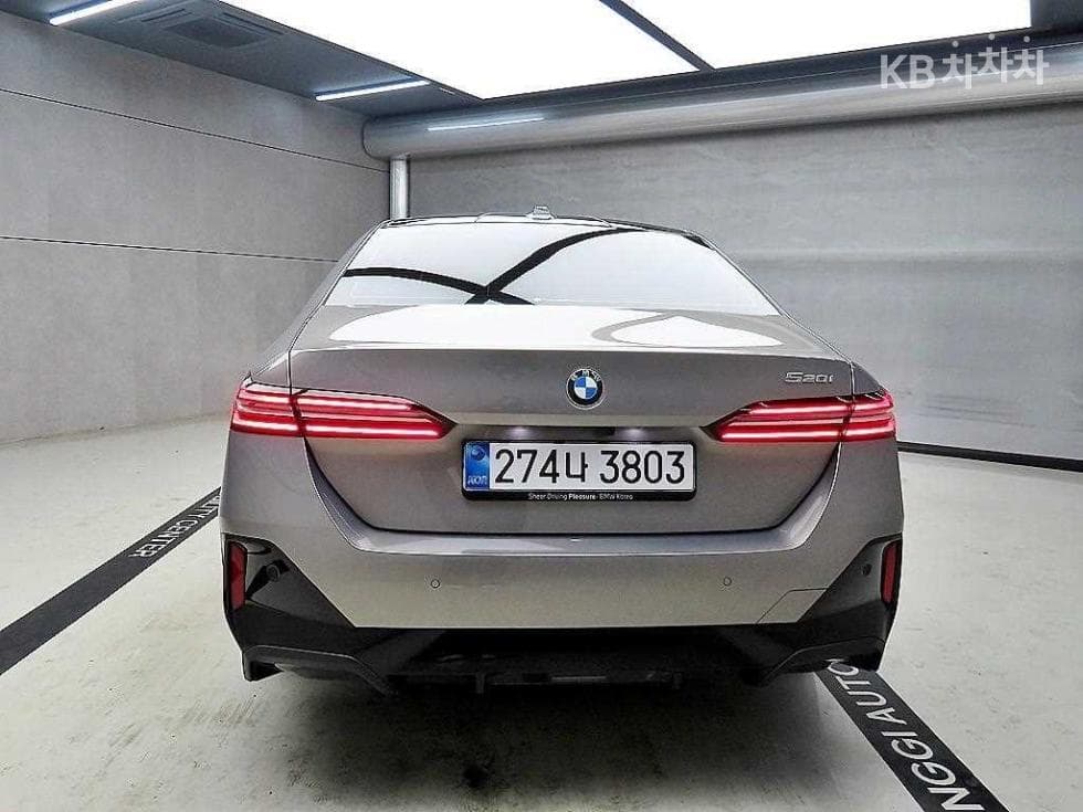 BMW Нов5 Серия(G60)520i Стандартен - 3
