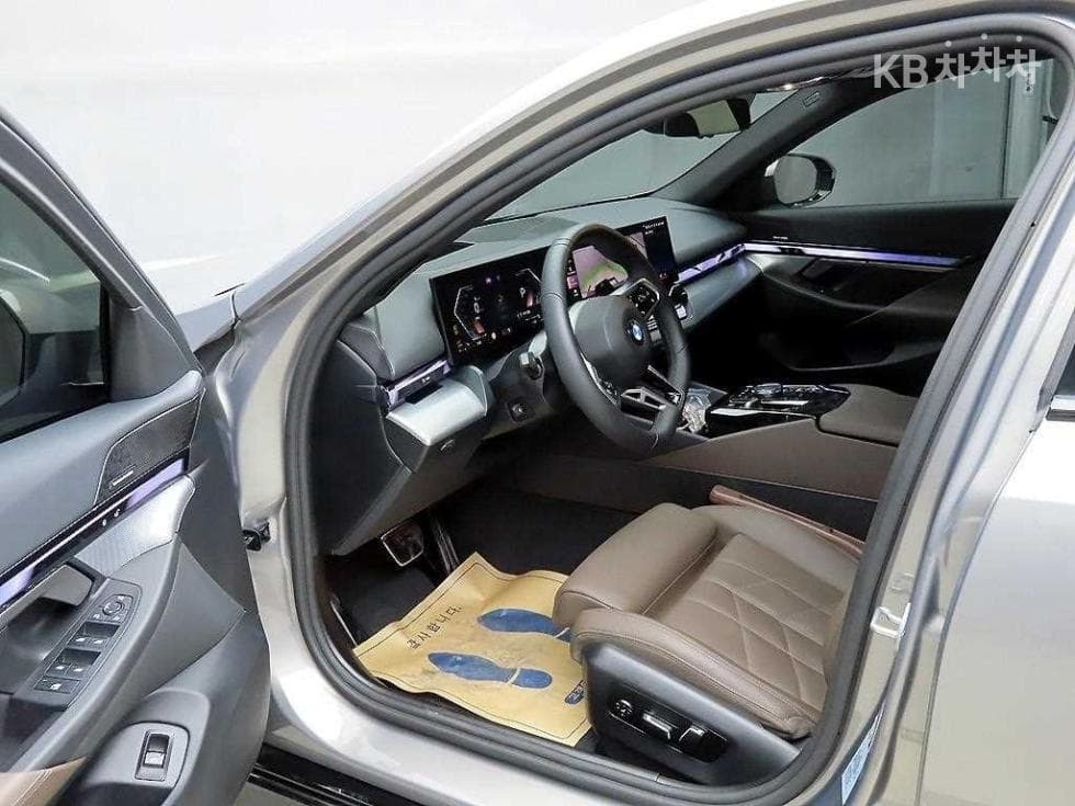 BMW Нов5 Серия(G60)520i Стандартен - 5