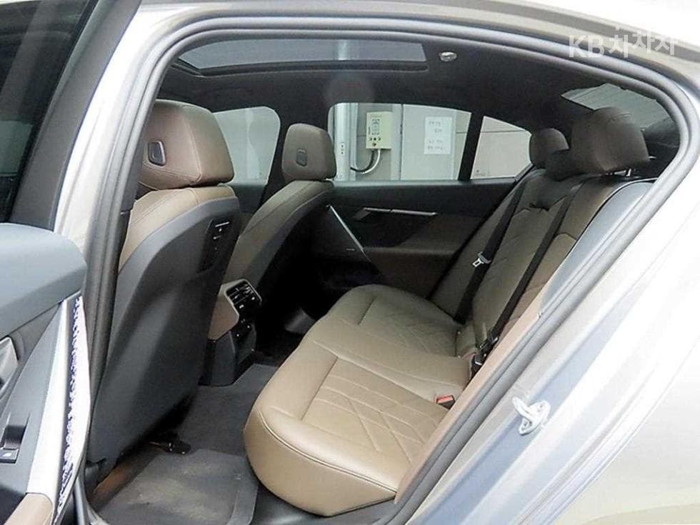 BMW Нов5 Серия(G60)520i Стандартен - 6