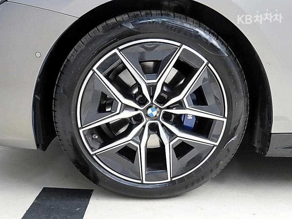 BMW Нов5 Серия(G60)520i Стандартен - 20