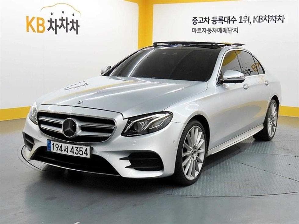 Mercedes-Benz E-Class (W213) E350 4MATIC AMG Line - Image 1