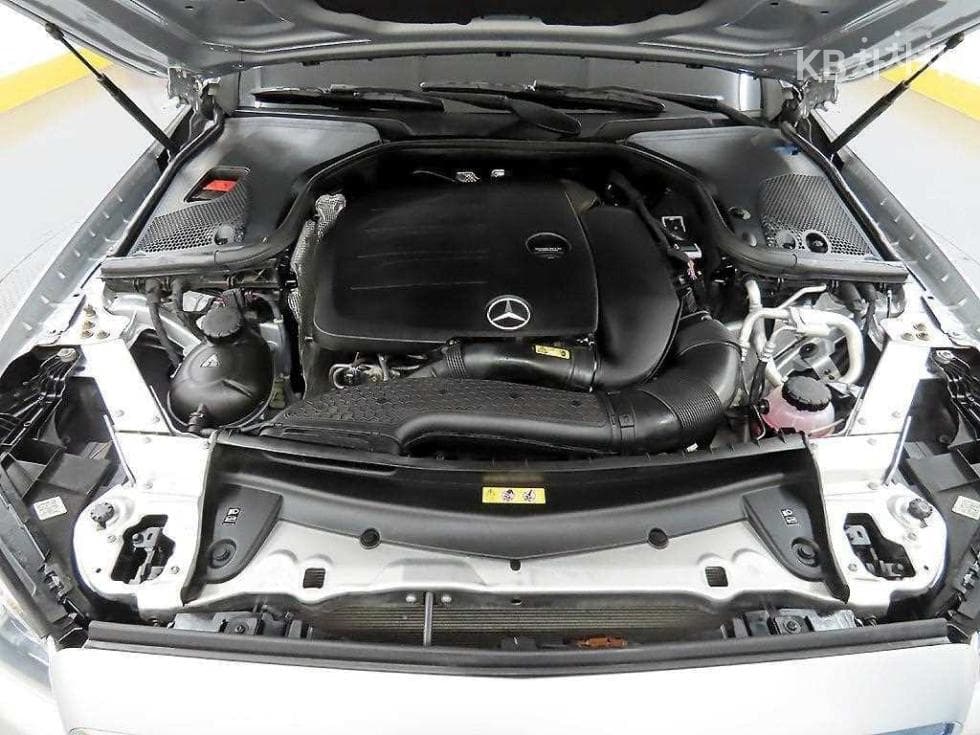 Mercedes-Benz E-Class (W213)E350 4MATIC AMG Line - 19