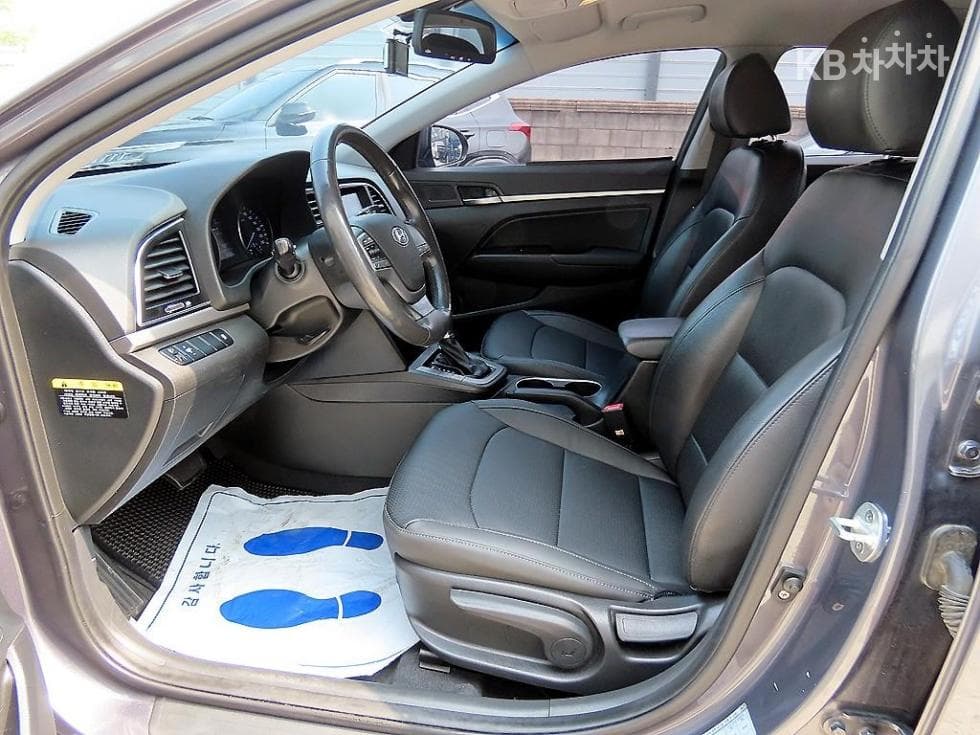 Hyundai Avante (Elantra)AD1.6 GDi Smart Special (special feature/edition) - 5